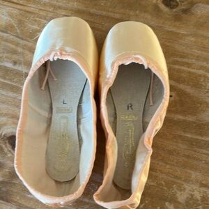 Freed of London pointe shoes